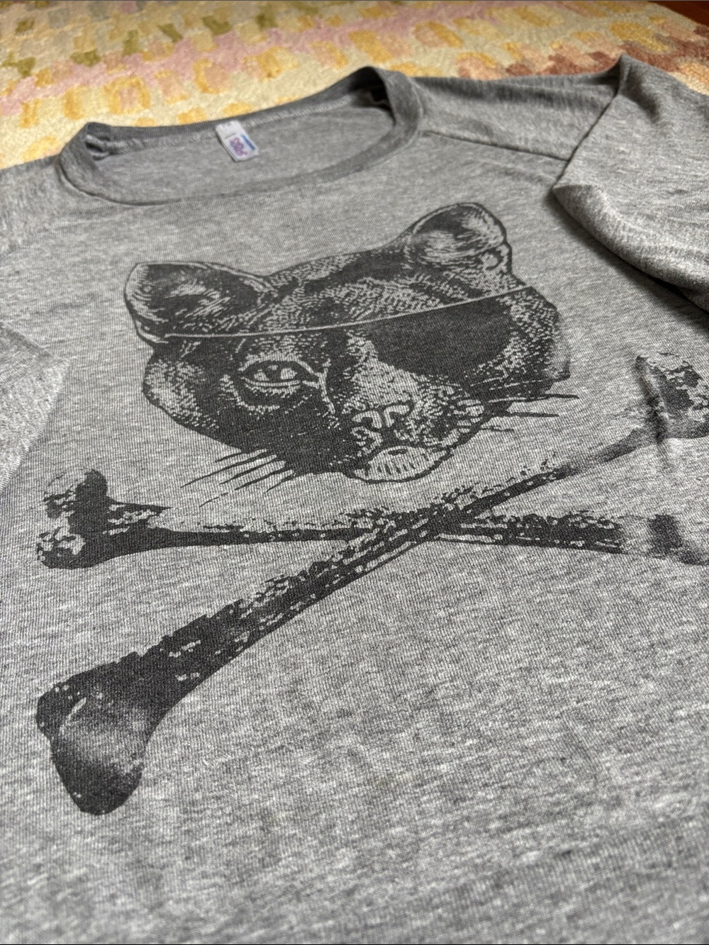 😸🏴☠️American Apparel Pirate Cat cross bones sweatshirt thinner material MED GUC - Picture 11 of 11